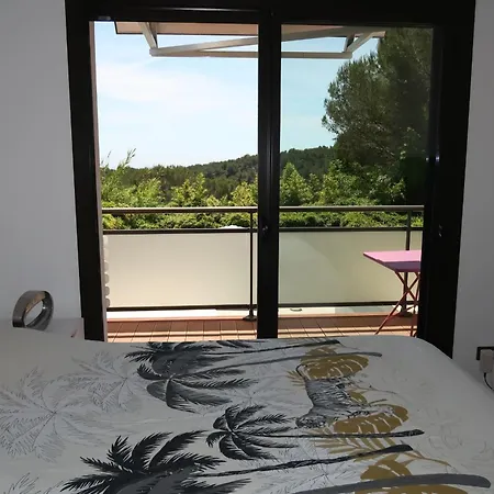 Spacious House For 8 With Swimming Pool *