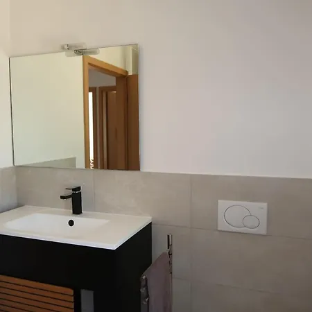 Spacious House For 8 With Swimming Pool Holiday home