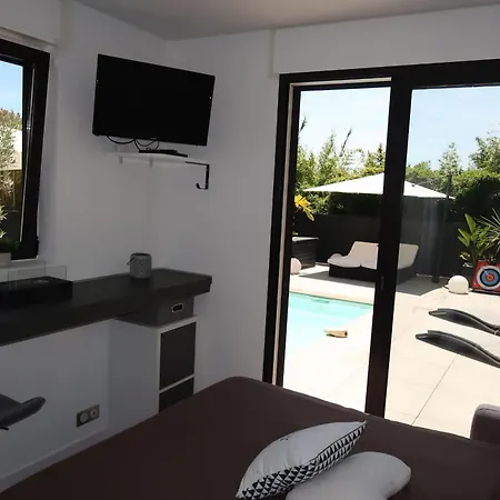 Holiday home Spacious House For 8 With Swimming Pool *