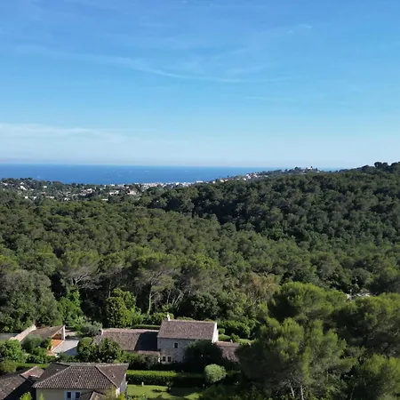 Spacious House For 8 With Swimming Pool Antibes