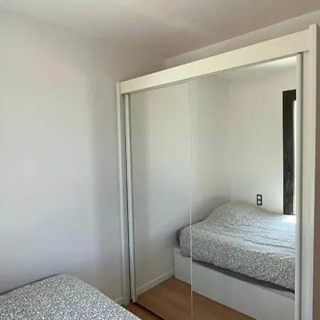 Holiday home Spacious House For 8 With Swimming Pool *
