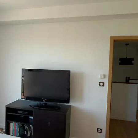 Spacious House For 8 With Swimming Pool Holiday home