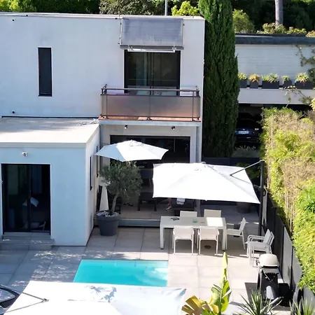 Spacious House For 8 With Swimming Pool *
