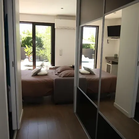 بيت للعطل Spacious House For 8 With Swimming Pool