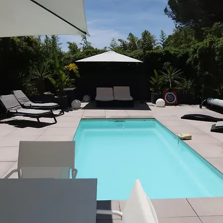 بيت للعطل Spacious House For 8 With Swimming Pool أنتيب