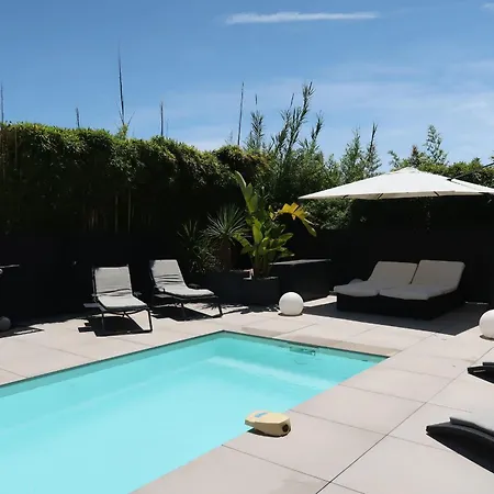 Spacious House For 8 With Swimming Pool بيت للعطل *